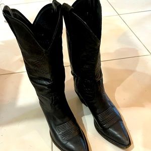 Tony Lama Woman's Western Boots. Size 5
